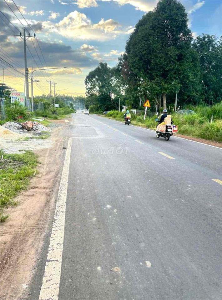 Bán đất mặt tiền
