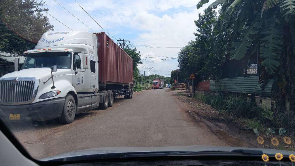 Bán 1 hec có 400tc làm kho xưởng nhà vườn cho thuê tạo dòng tiền