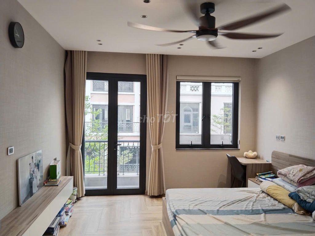 Cho thuê nhà 5 tầng thiết kế đẹp ở Vinhomes Ocean Park 2 chỉ 12tr/th