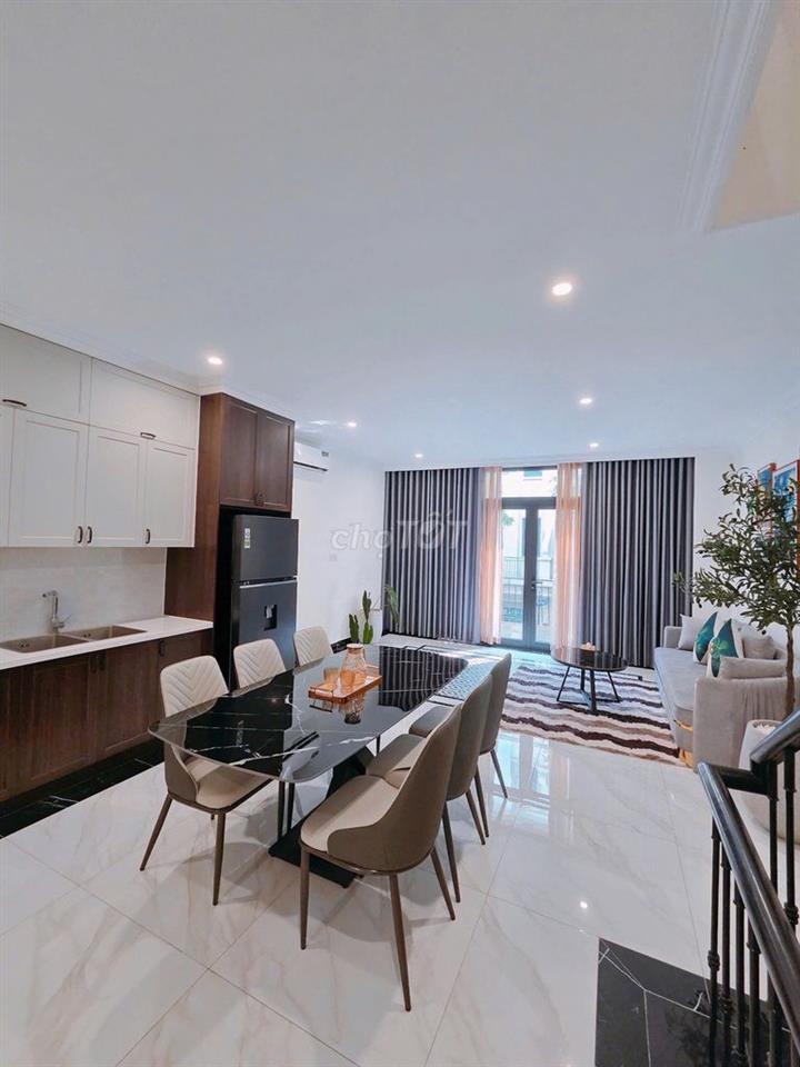 CHO THUÊ LIỀN KỀ 5 TẦNG – FULL ĐỒ CAO CẤP SÁT VINCOM – 20 TRIỆU/THÁNG
