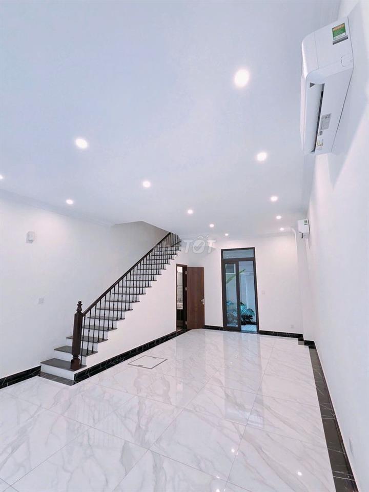 CHO THUÊ LIỀN KỀ 5 TẦNG – FULL ĐỒ CAO CẤP SÁT VINCOM – 20 TRIỆU/THÁNG