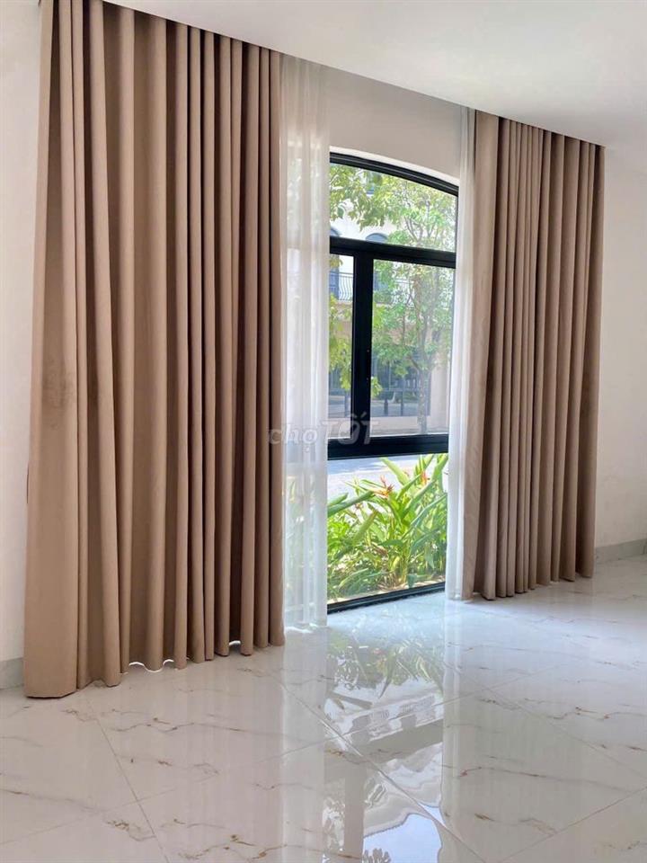 Cho thuê nhà góc Chà Là HT2T sát công viên – 2 tầng – 9tr/tháng