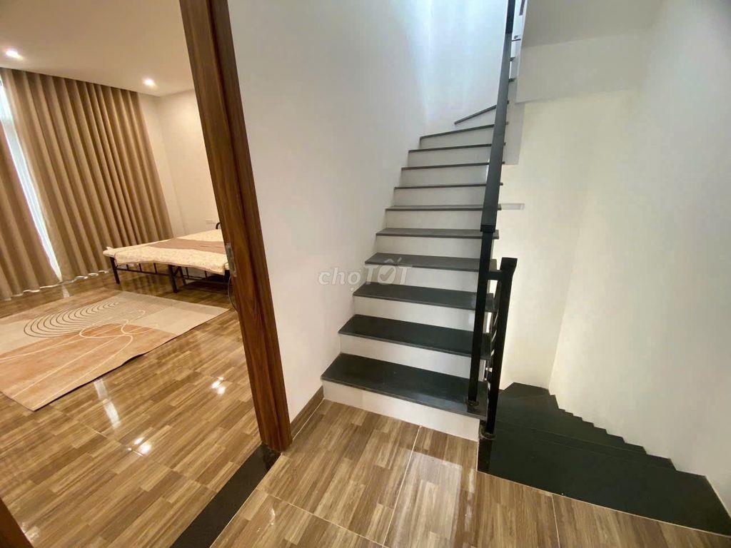 Cho thuê nhà góc Chà Là HT2T sát công viên – 2 tầng – 9tr/tháng