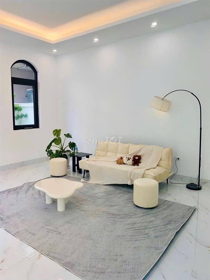 Cho thuê nhà góc Chà Là HT2T sát công viên – 2 tầng – 9tr/tháng