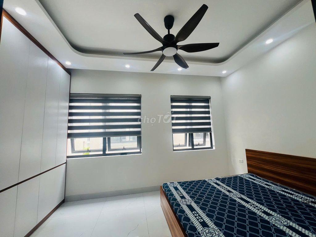Cho thuê nhà xẻ khe có thang máy full đồ