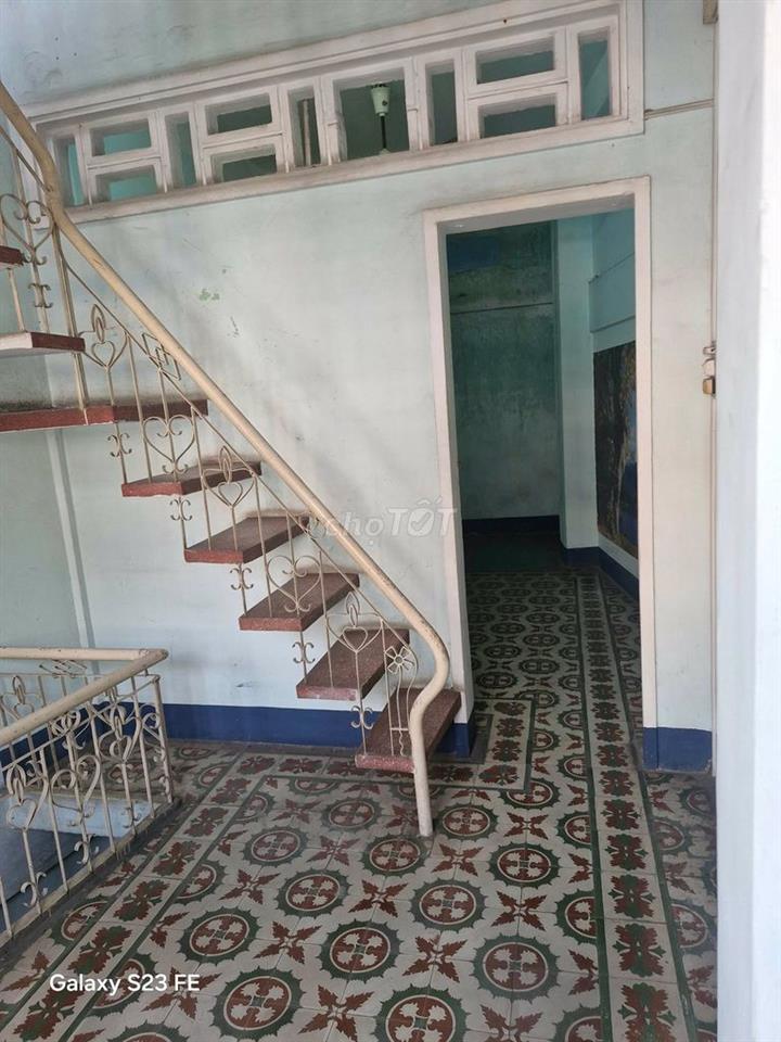 Nhà cho thuê nguyên căn , trệt + lửng + 2 lầu .