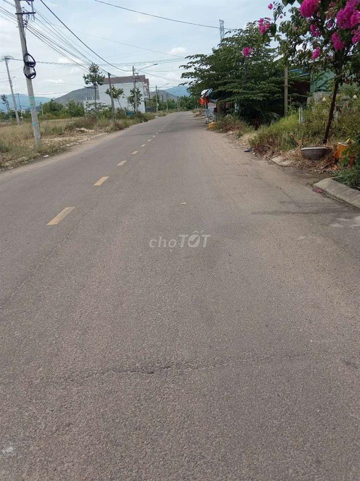 📣 Chính chủ bán gấp lô đất gần Trụ sở khu vực Cẩm Văn, Nhơn Hưng 