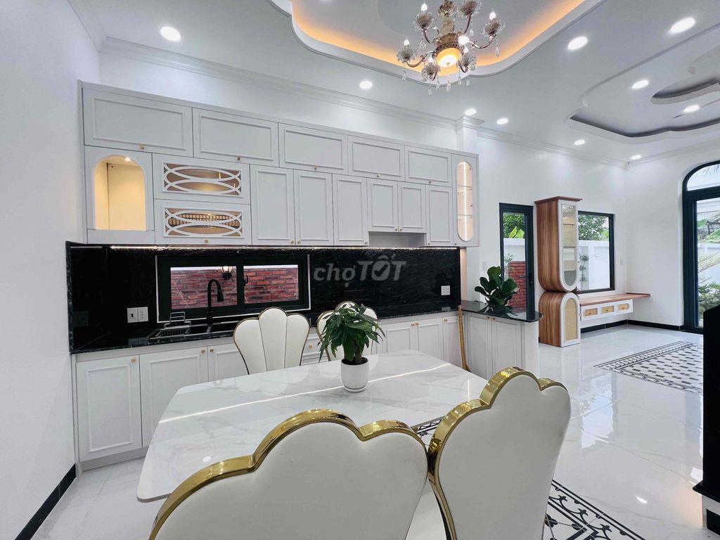 Bán nhà sân vườn Trung An, sân đậu oto giá bao yêu thương