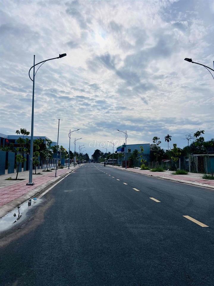 Đất mặt tiền nhựa mới p10 gần chợ và trường học, thuận tiện kinh doanh
