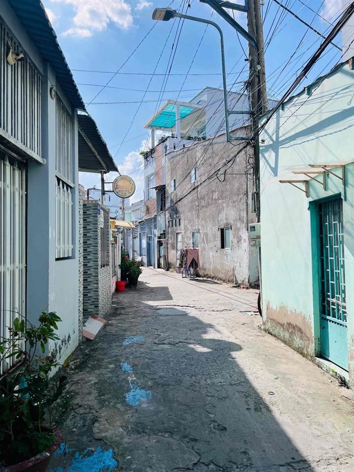 Bán đất tặng căn nhà lầu tại p4 cách Đống Đa 50m hẻm 4m đi thông