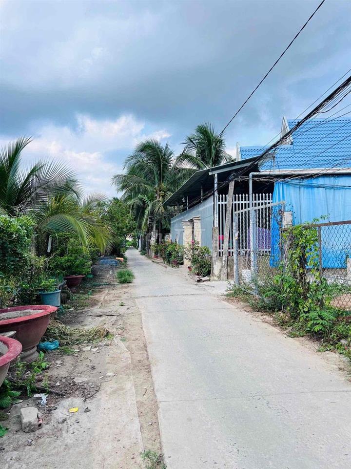 Đất đẹp, dien tich rông,  gần đường lớn