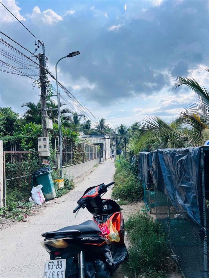 Đất đẹp, dien tich rông,  gần đường lớn