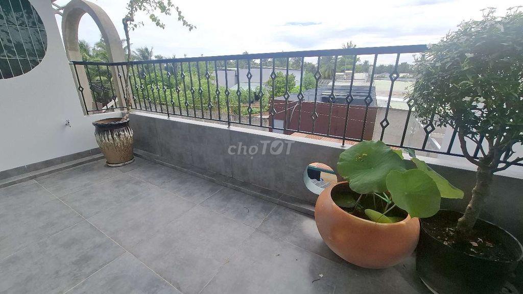 Nhà lầu mới đẹp, phong cách cá tính, 3 phòng ngủ phường Trung an