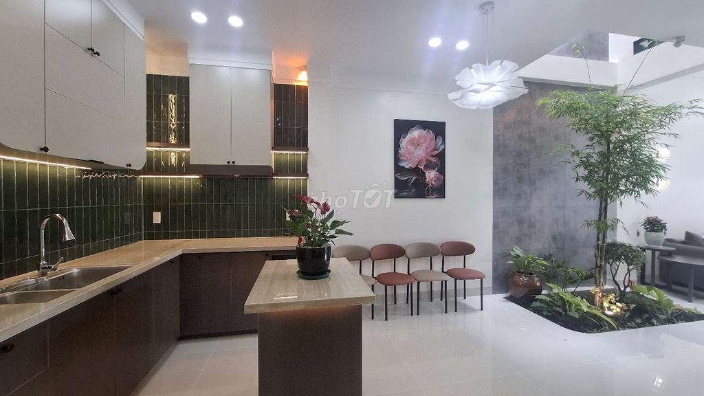 Nhà lầu mới đẹp, phong cách cá tính, 3 phòng ngủ phường Trung an