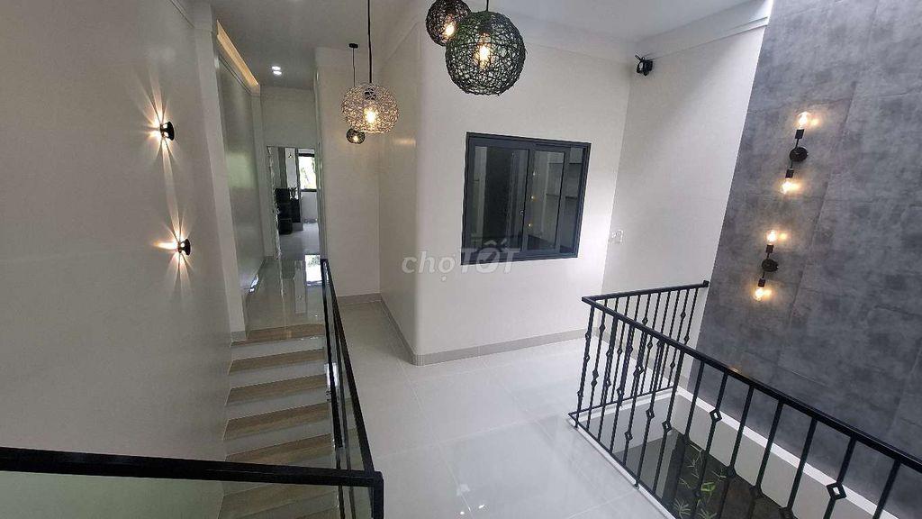 Nhà lầu mới đẹp, phong cách cá tính, 3 phòng ngủ phường Trung an
