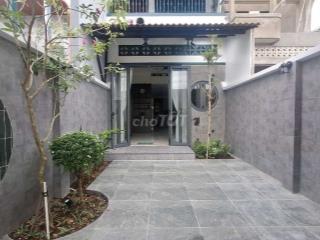 Nhà lầu mới đẹp, phong cách cá tính, 3 phòng ngủ phường Trung an