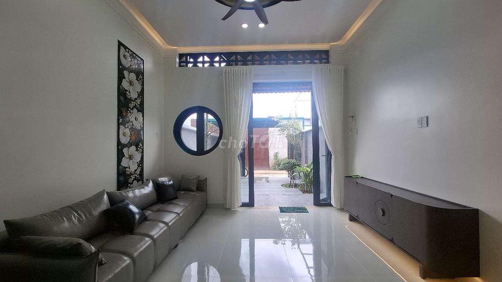 Nhà lầu mới đẹp, phong cách cá tính, 3 phòng ngủ phường Trung an