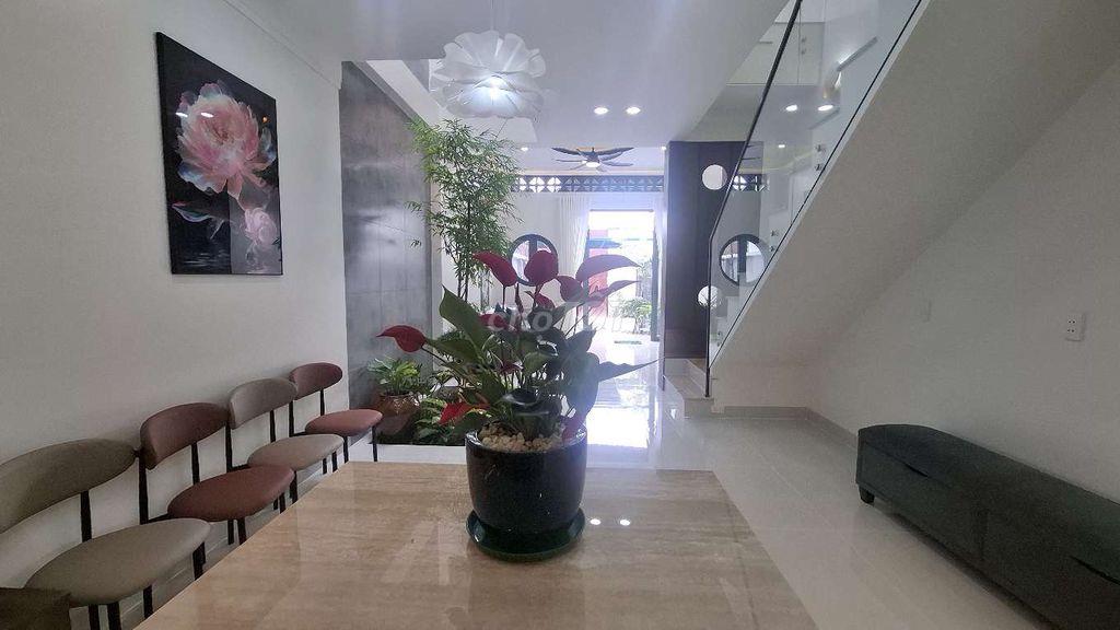 Nhà lầu mới đẹp, phong cách cá tính, 3 phòng ngủ phường Trung an