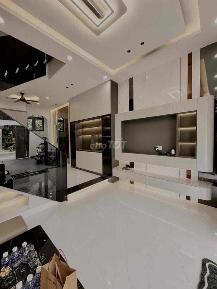 Nhà Lầu mặt tiền-nội thất full 80%