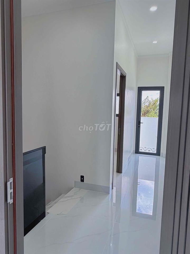 Nhà Lầu mặt tiền-nội thất full 80%
