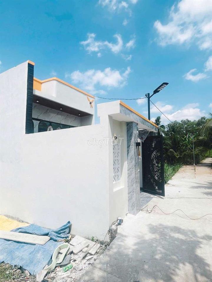 NHÀ MƠI CẤT KẸT TIỀN BÁN GIÁ RÂT TỐT.