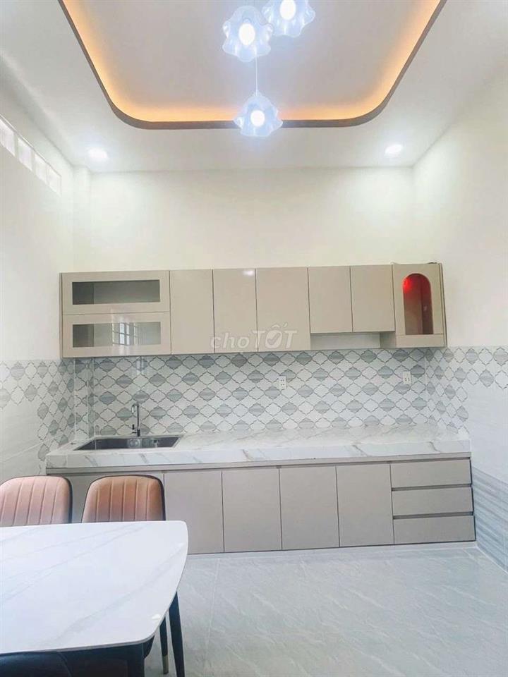 NHÀ MƠI CẤT KẸT TIỀN BÁN GIÁ RÂT TỐT.