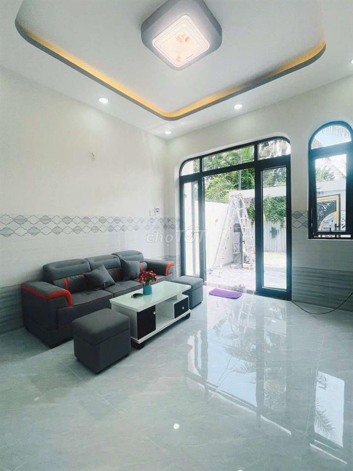 NHÀ MƠI CẤT KẸT TIỀN BÁN GIÁ RÂT TỐT.