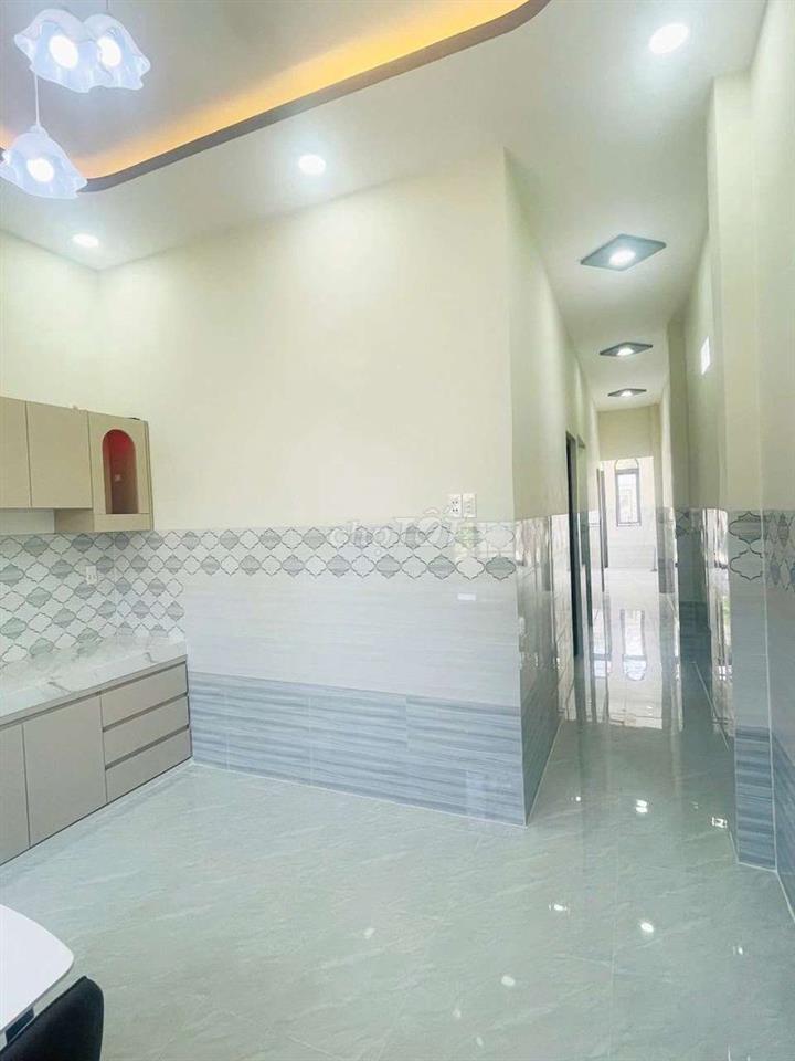 NHÀ MƠI CẤT KẸT TIỀN BÁN GIÁ RÂT TỐT.