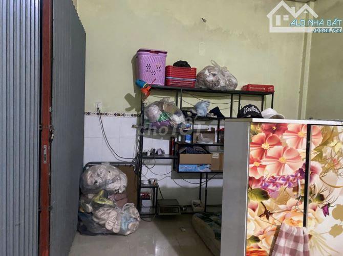 Nhà bán, hẽm xe hơi, có sân đậu xe