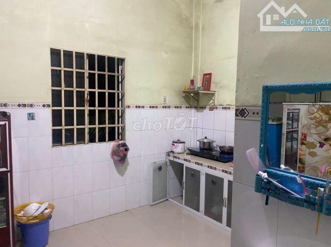 Nhà bán, hẽm xe hơi, có sân đậu xe