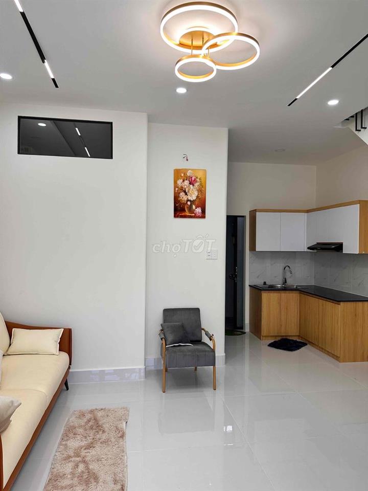 Nhà Lầu còn mới 95% tặng nội thất ,đường xe ô tô 7c, vị trí Mỹ Tho