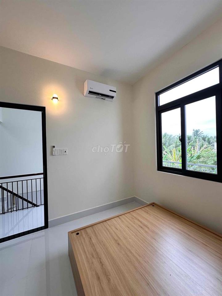 Nhà Lầu còn mới 95% tặng nội thất ,đường xe ô tô 7c, vị trí Mỹ Tho