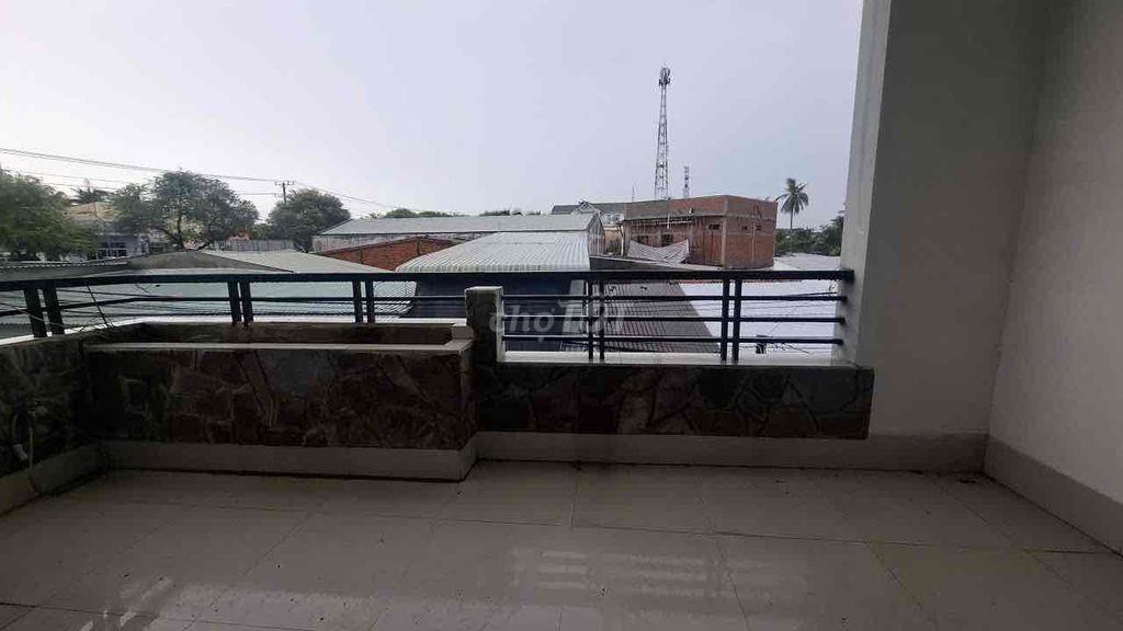 Nhà xe oto đi thoải mái, 3ty6 chot nhanh giảm 400tr
