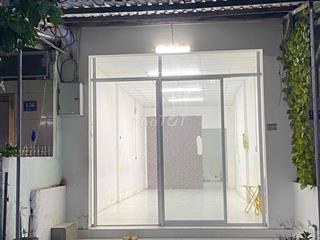 Cho thuê nhà trống mặt tiền đường dùng để kinh doanh