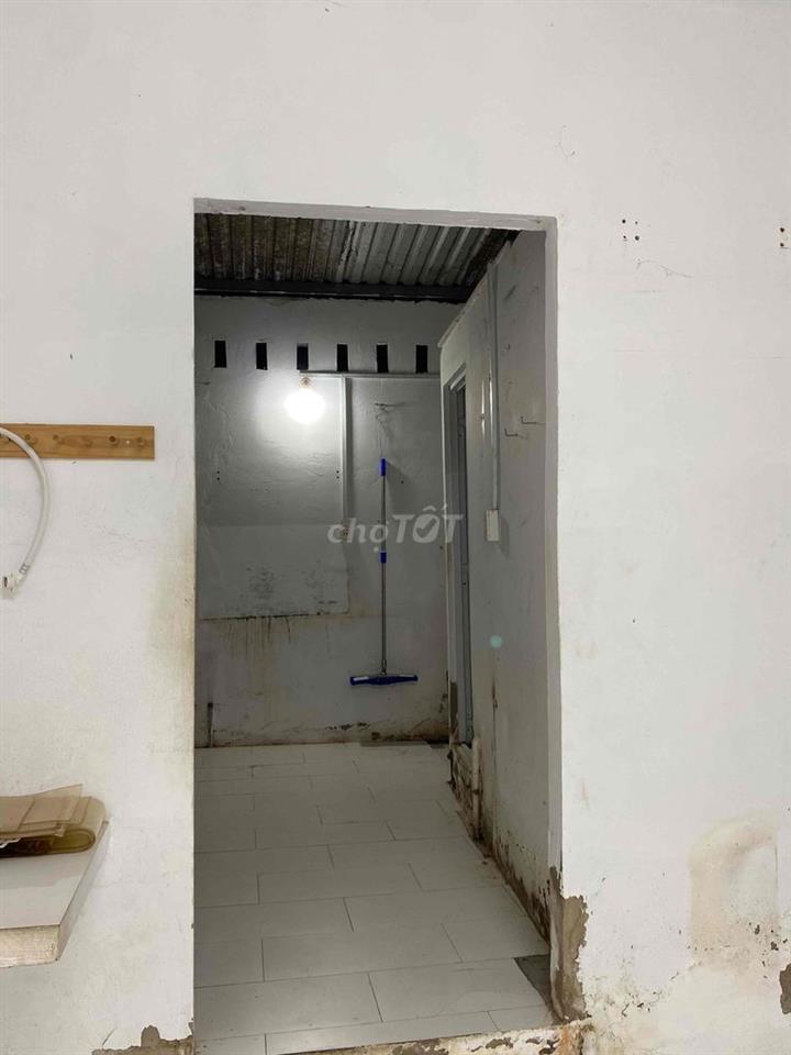 Cho thuê nhà trống mặt tiền đường dùng để kinh doanh