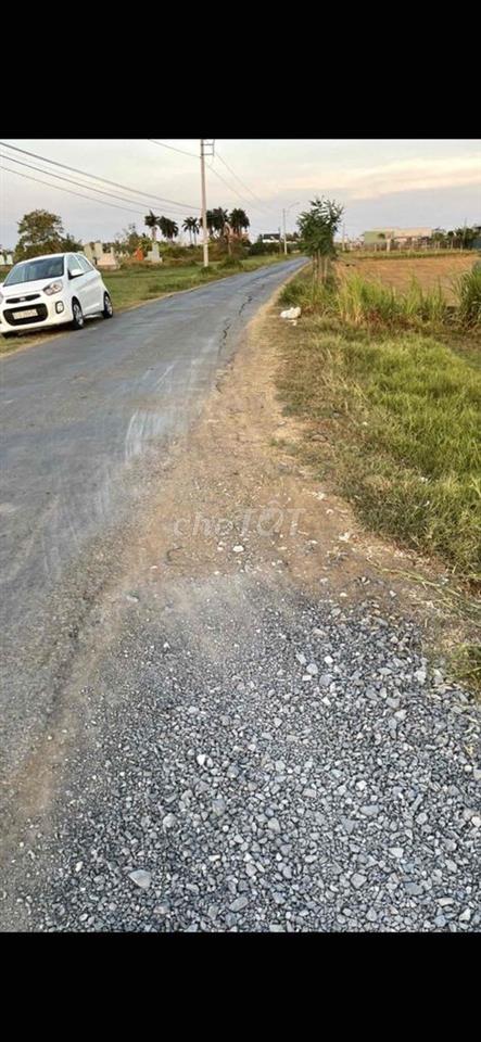 Mảnh đất 3000m2 ngay đường ô tô như hình trên