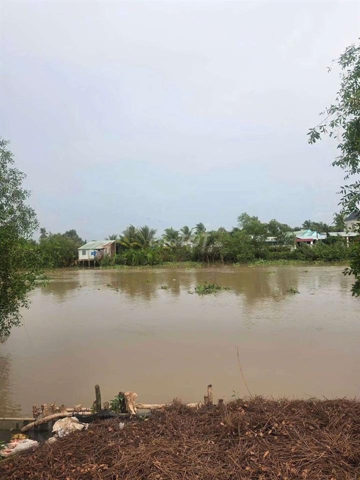 Bán nền nhà mặt tiền đường xe 30 chỗ, view sông thoáng mát.
