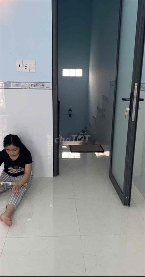 cần tiền bán gấp 1 trệt 1lầu sổ hồng riêng