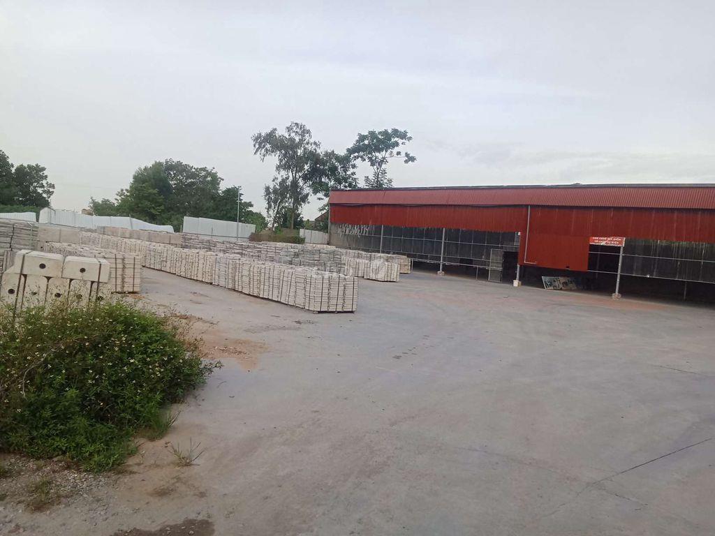 cần cho thuê toàn bộ sân bãi và 500met đã có mái.