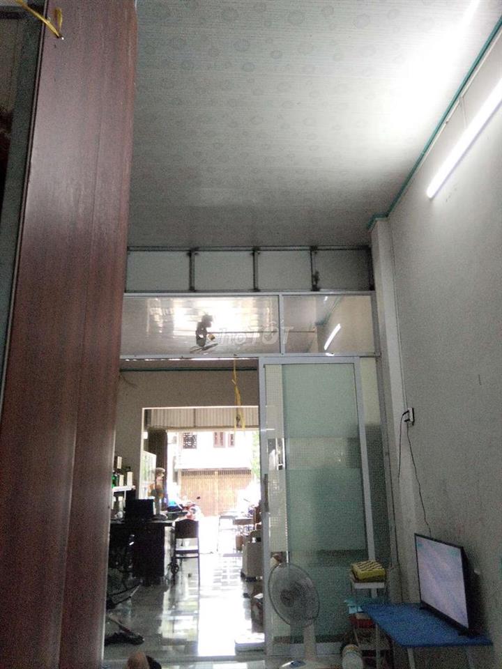 cần ra căn nhà mặt tiền 