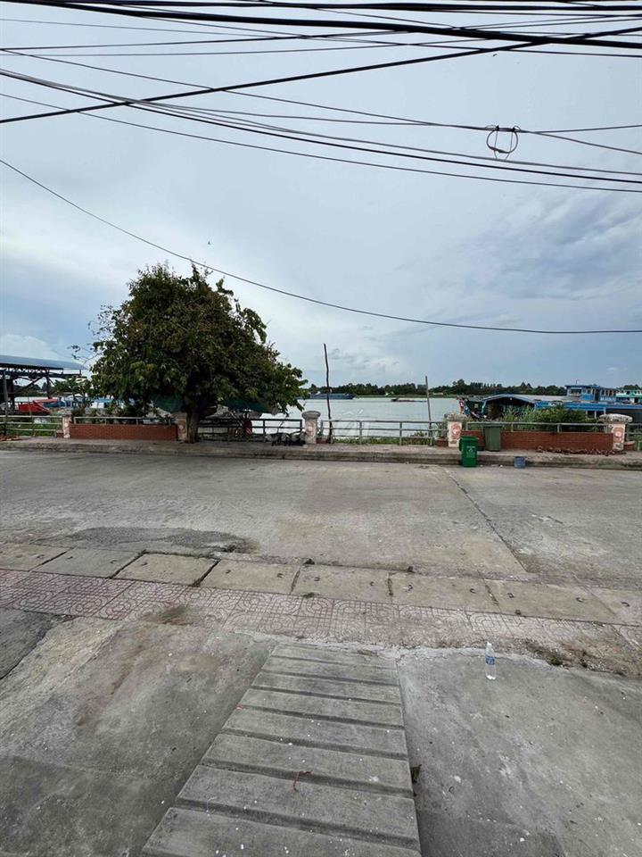 Bán nhà cấp 4 lộ ô tô lớn ,view sông thoáng mát