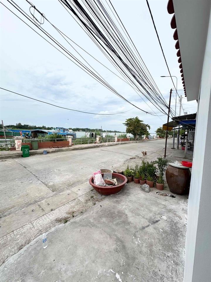 Bán nhà cấp 4 lộ ô tô lớn ,view sông thoáng mát