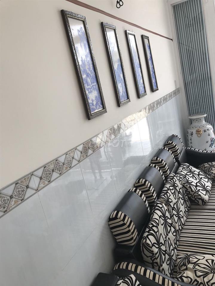 Nhà mặt tiền kế trường cấp 2 Mỹ Thới thuận tiện mua bán