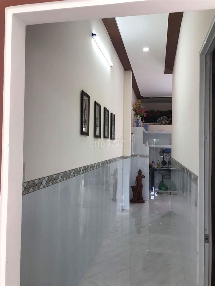 Nhà mặt tiền kế trường cấp 2 Mỹ Thới thuận tiện mua bán