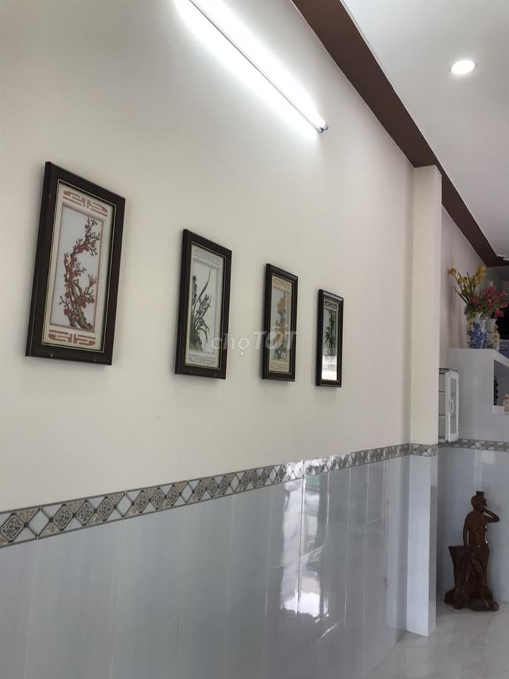 Nhà mặt tiền kế trường cấp 2 Mỹ Thới thuận tiện mua bán