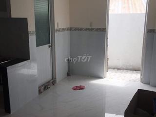 Nhà mặt tiền kế trường cấp 2 Mỹ Thới thuận tiện mua bán