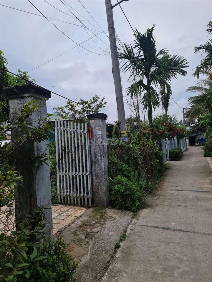 nhà ở rộng thoáng 303m2 chỉ 1ty6 long xuyên