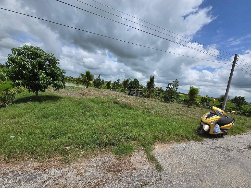 600m² Thổ cư, 3400m² lúa. Lộ oto, mặt tiền 50m