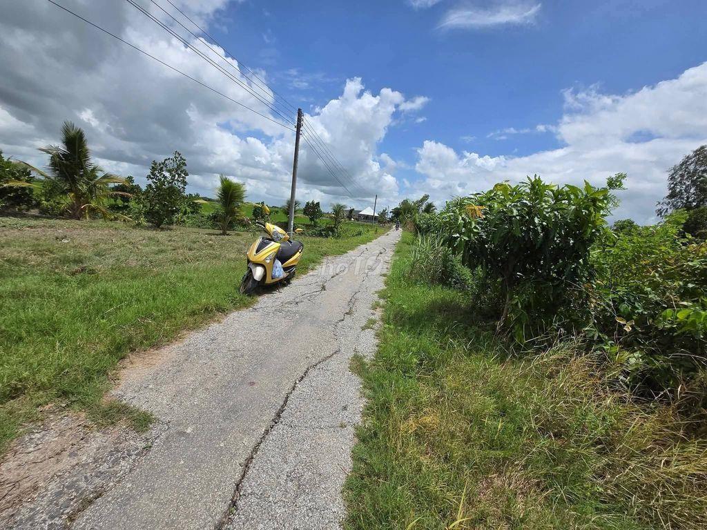 600m² Thổ cư, 3400m² lúa. Lộ oto, mặt tiền 50m