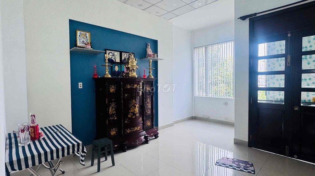 Bán nhà 1 trệt 1 lững 2 lầu ngay công viên (Bình Khánh